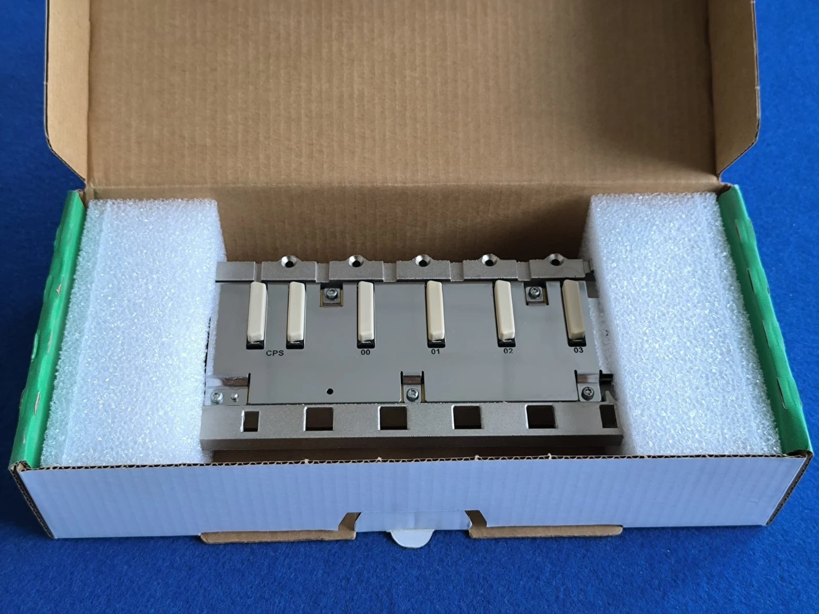 BASTIDOR SCHNEIDER BMXXBP0400 SLOTS DE 4 RANURAS - Imagen 4