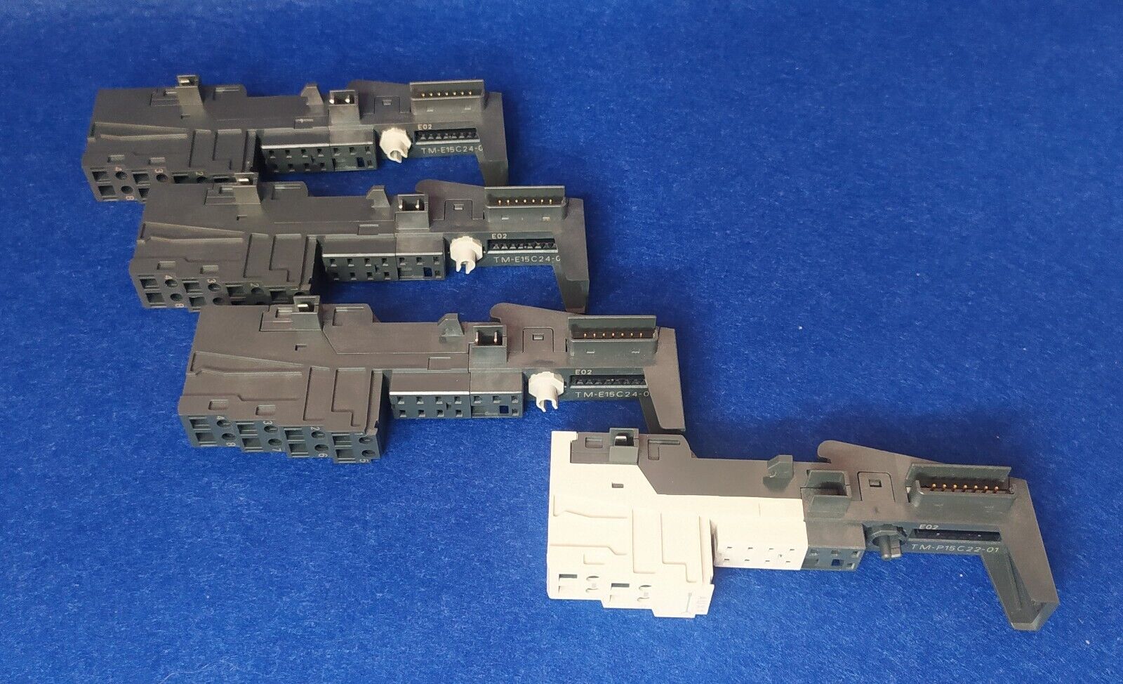MÓDULOS SIEMENS ET 200S 6ES7 193-4CE10-0AA0 + 3 x 6ES7 193-4CB30-0AA0 - Imagen 4