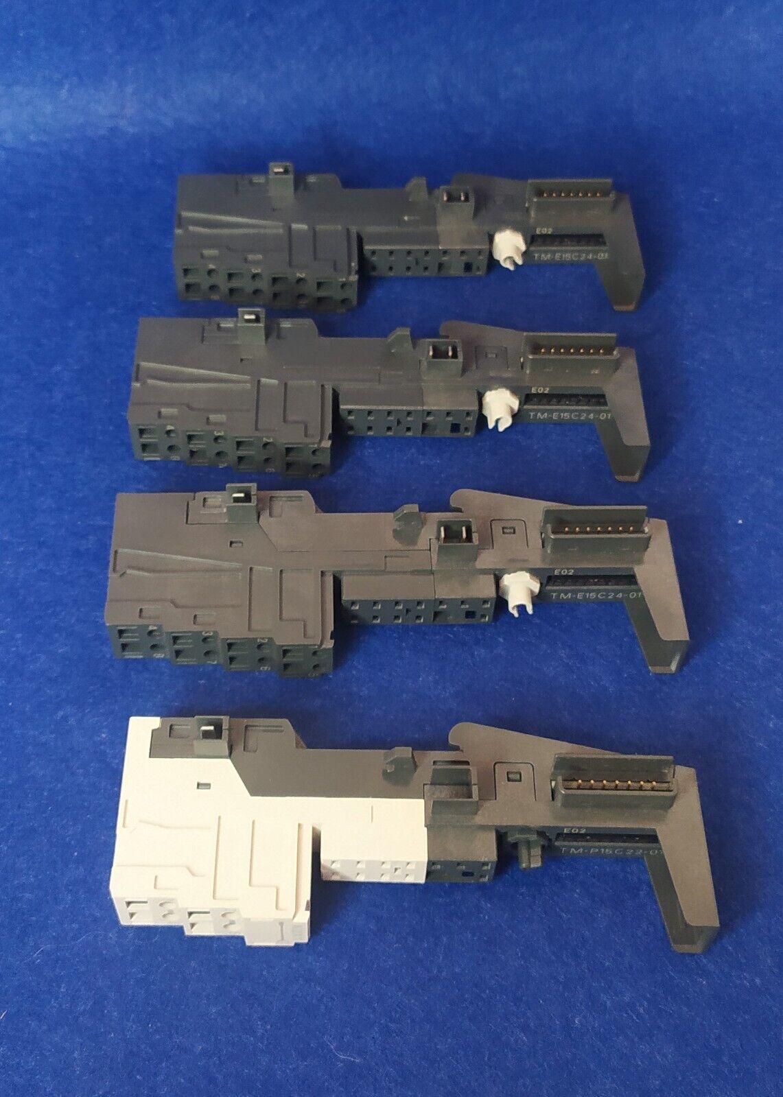 MÓDULOS SIEMENS ET 200S 6ES7 193-4CE10-0AA0 + 3 x 6ES7 193-4CB30-0AA0 - Imagen 5
