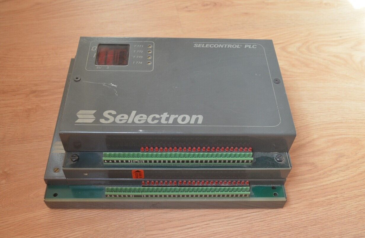 SELECTRON SELECONTROL PLC 256/01 32 I / 24 O + PEX 256/01 32 I / 24 O