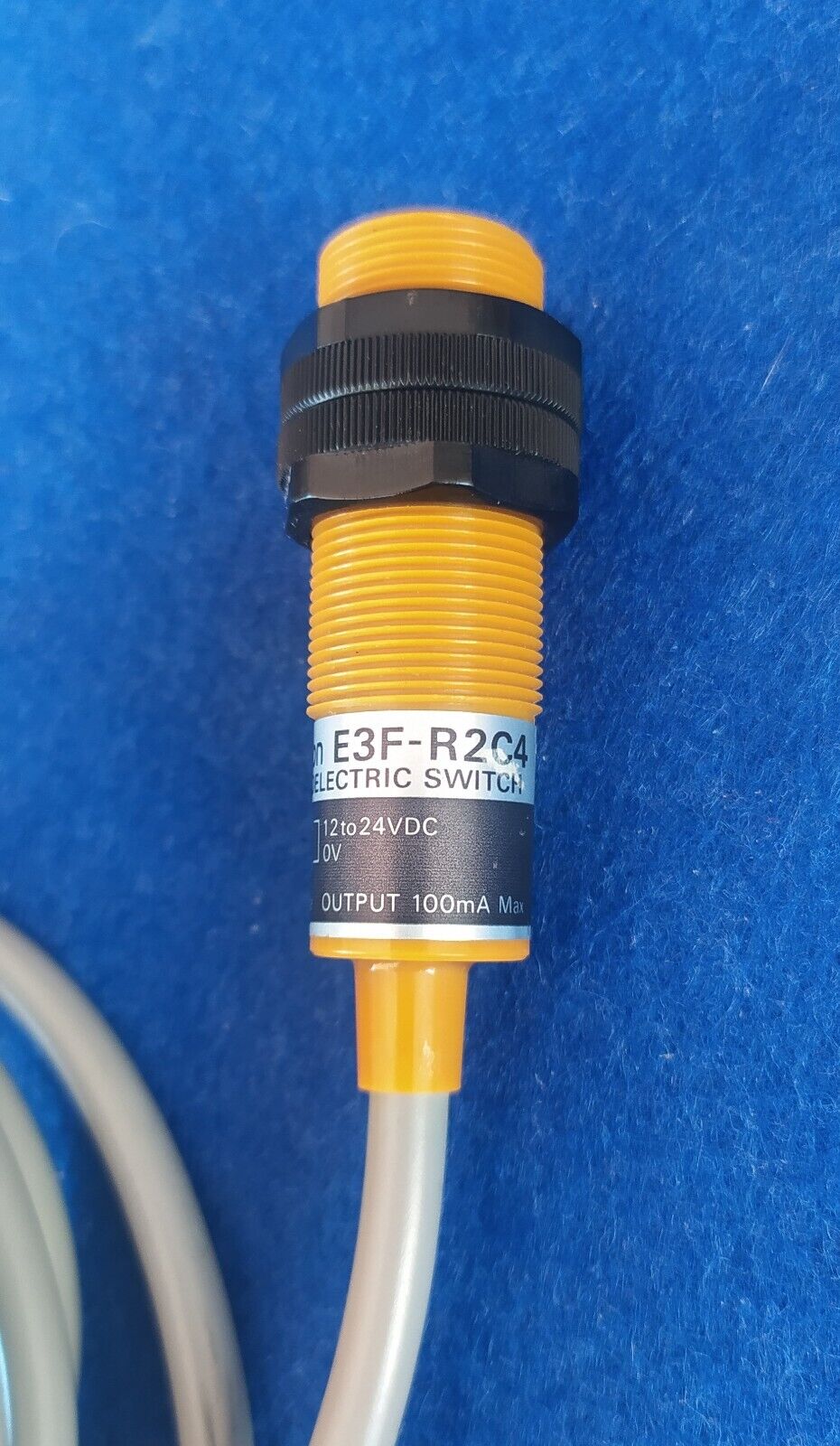 SENSOR OMRON E3F-R2C4