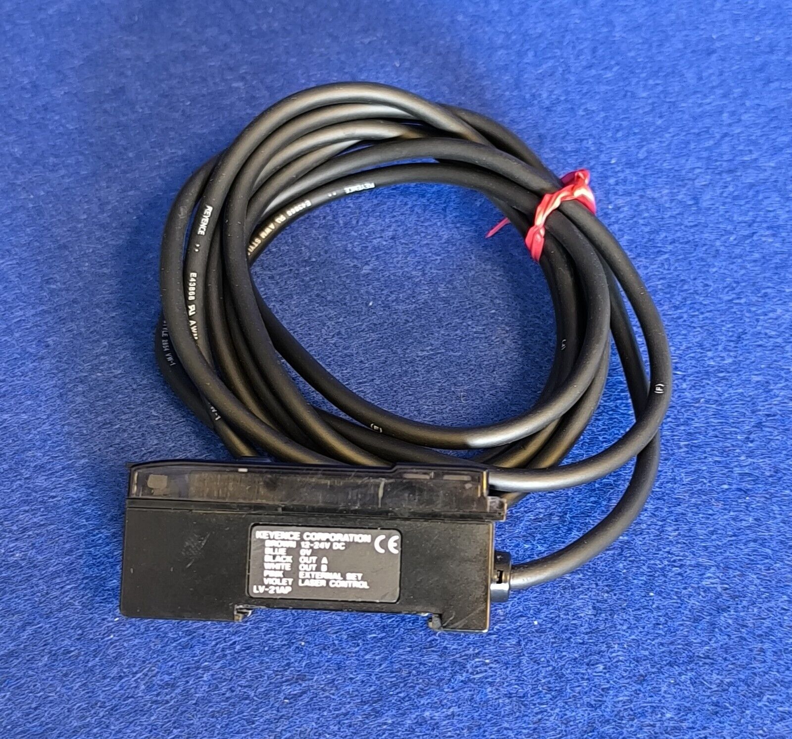 KEYENCE DIGITAL LASER SENSOR LV-21 AP + 2 m. CABLE - Imagen 4