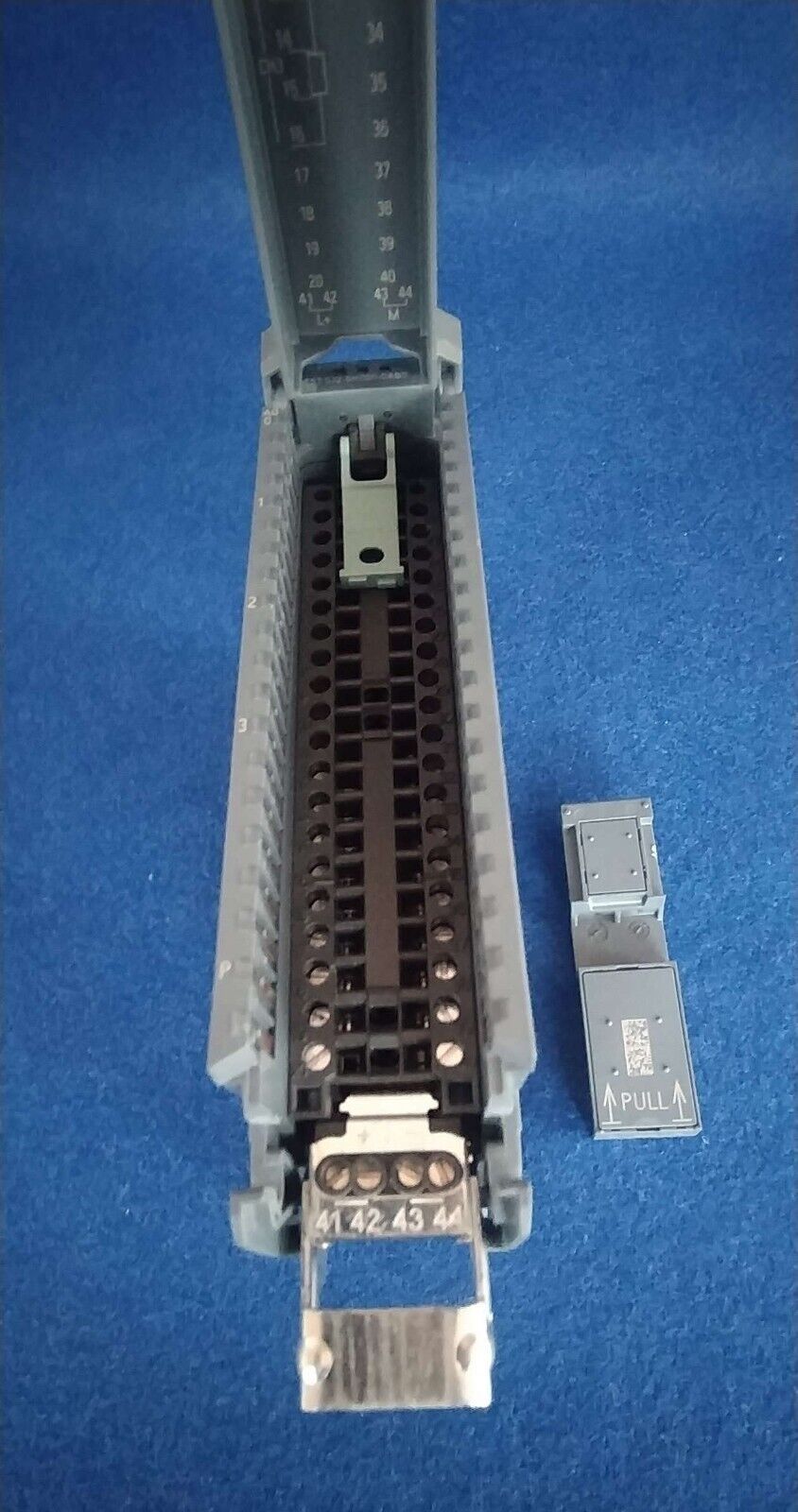 SIEMENS SIMATIC S7-1500 6ES7 532-5HD00-0AB0 4 SALIDAS ANALOGICAS *CON CONECTOR* - Imagen 4