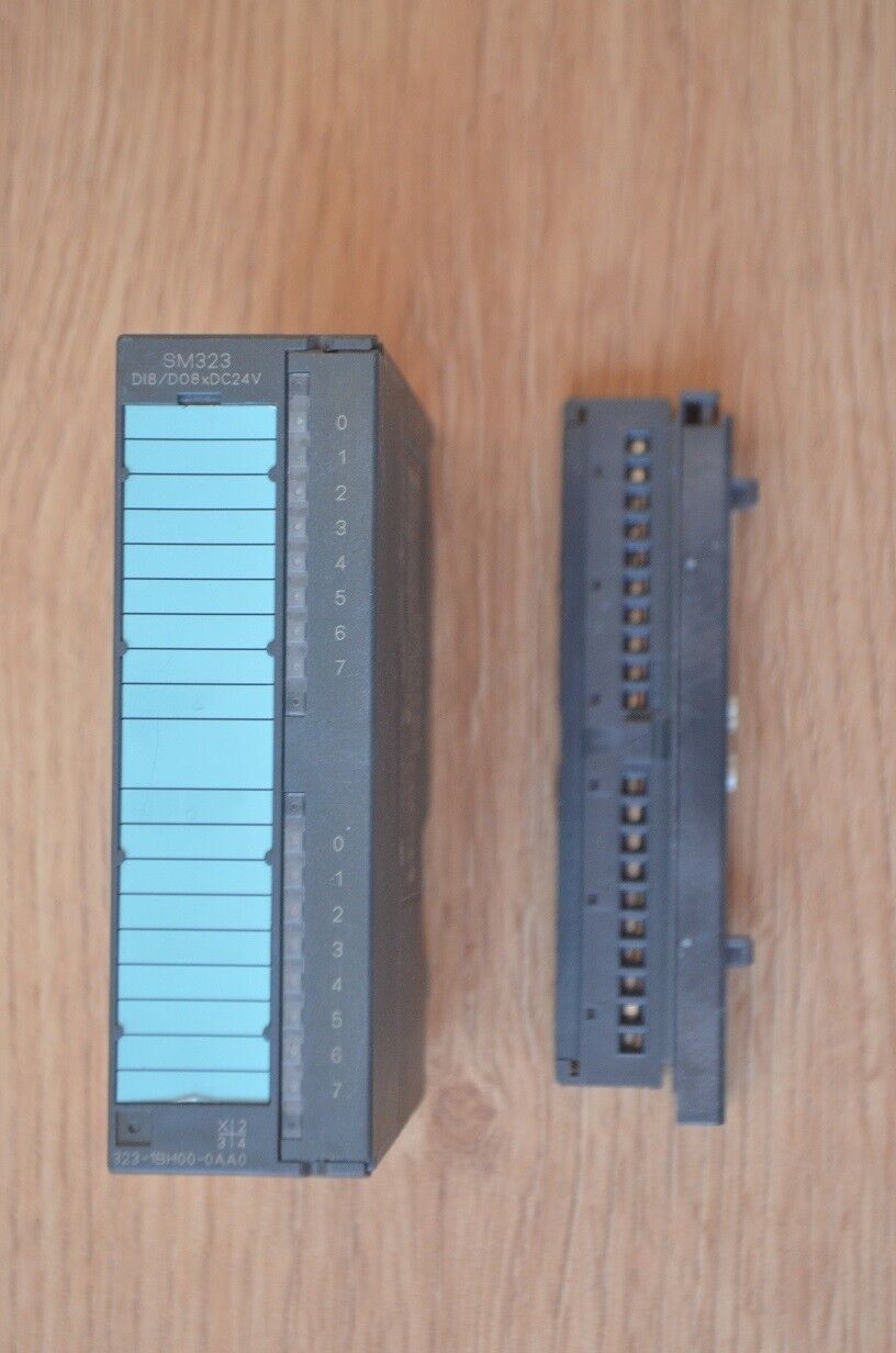 SIEMENS SIMATIC S7-300 SM323 8 ENT. / 8 SAL. 6ES7 323-1BH00-0AA0 + FRONTAL